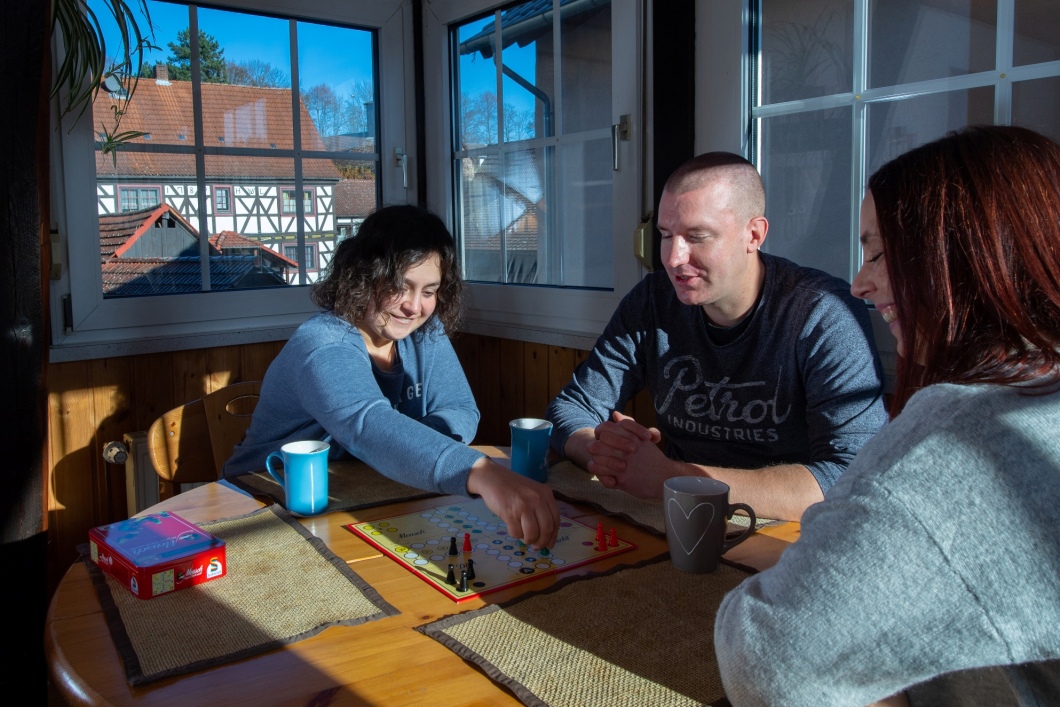 GemeinsamZusammen Ambulant BetreutesWohnen Assistenzleistung Gesellschaftspiel Freundschaft  Unterstuetzung Nov21 02